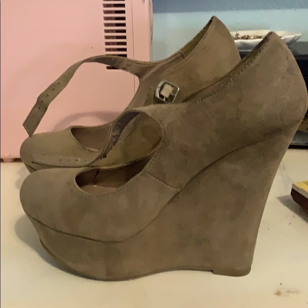 Tan velvet heels